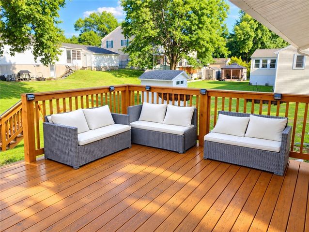15 Spruce Street, Lincoln, RI 02838