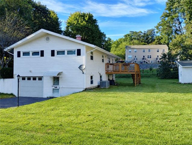 15 Spruce Street, Lincoln, RI 02838