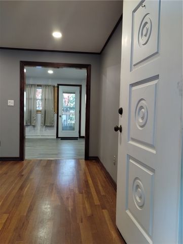 15 Spruce Street, Lincoln, RI 02838