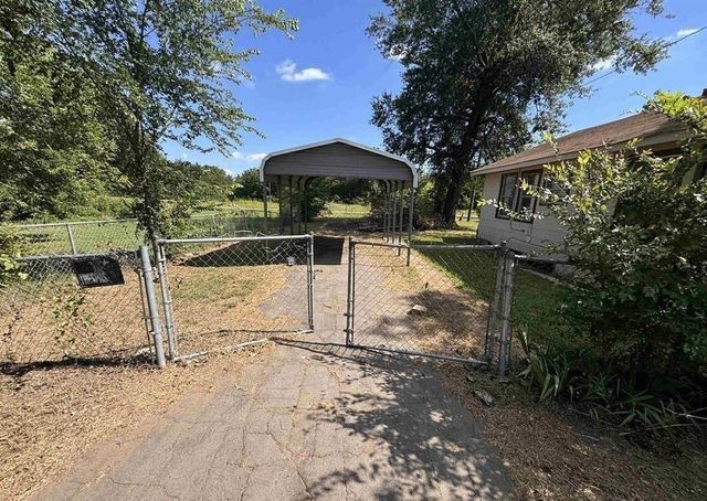 582 E Main St, Van, TX 75790