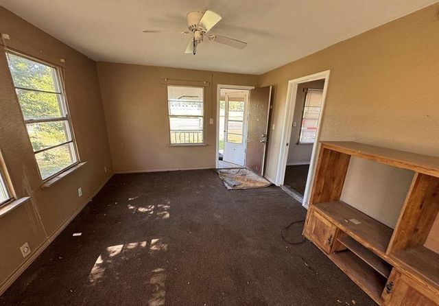 582 E Main St, Van, TX 75790