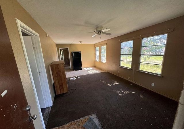 582 E Main St, Van, TX 75790