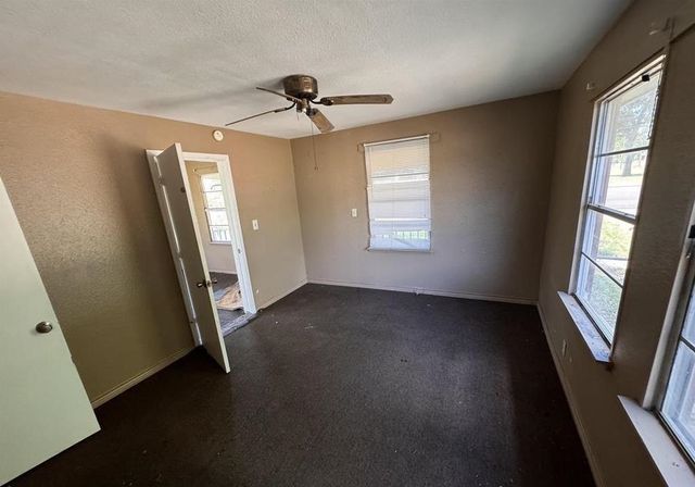 582 E Main St, Van, TX 75790