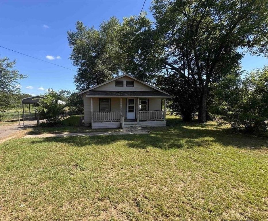582 E Main St, Van, TX 75790