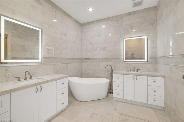 710 Bentwater CIR 204, Naples, FL 34108