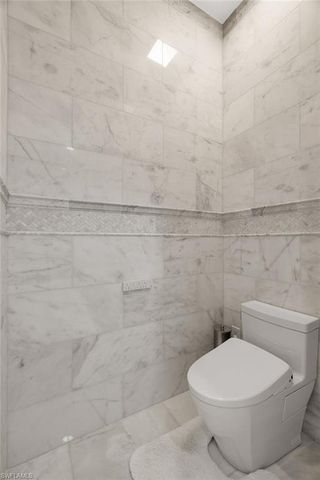 710 Bentwater CIR 204, Naples, FL 34108