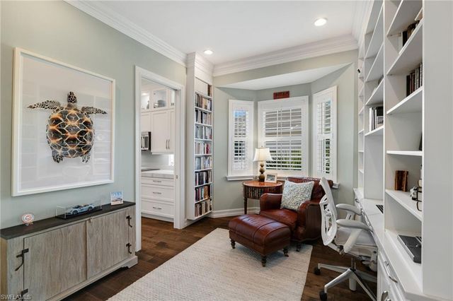 710 Bentwater CIR 204, Naples, FL 34108