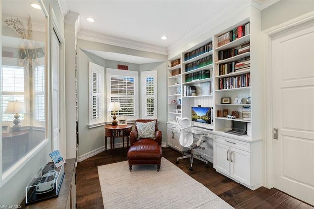 710 Bentwater CIR 204, Naples, FL 34108