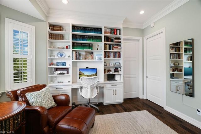 710 Bentwater CIR 204, Naples, FL 34108