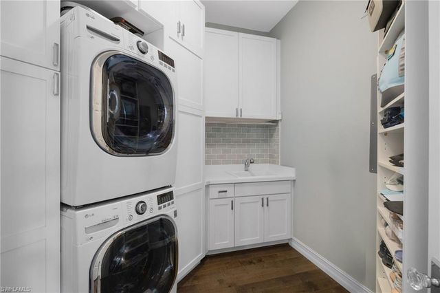 710 Bentwater CIR 204, Naples, FL 34108