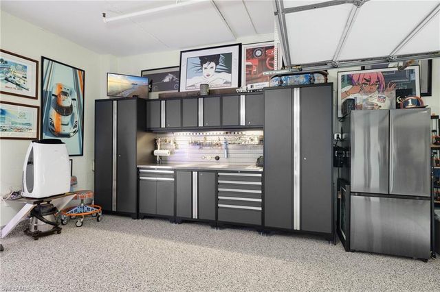 710 Bentwater CIR 204, Naples, FL 34108