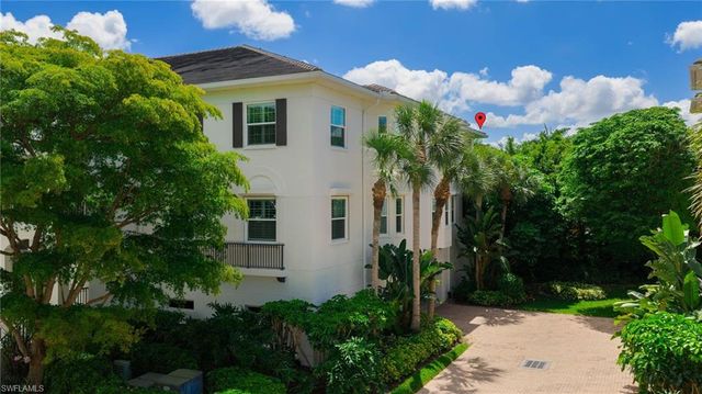 710 Bentwater CIR 204, Naples, FL 34108