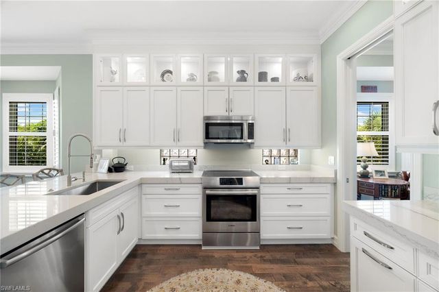 710 Bentwater CIR 204, Naples, FL 34108