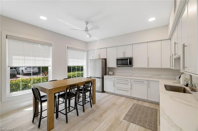 710 Bentwater CIR 204, Naples, FL 34108