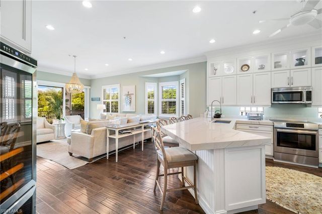 710 Bentwater CIR 204, Naples, FL 34108