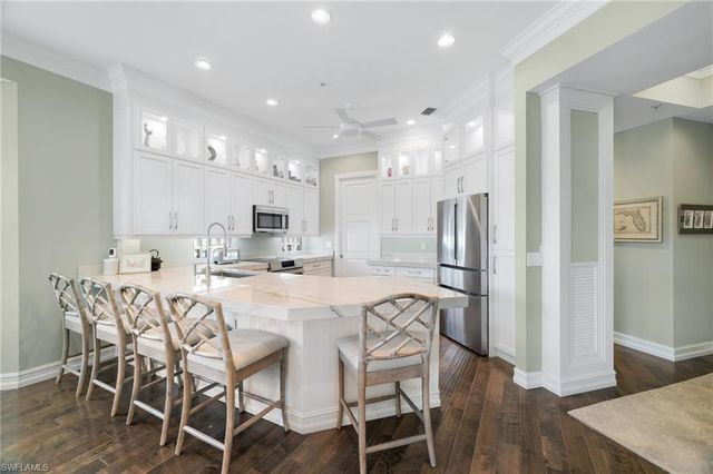 710 Bentwater CIR 204, Naples, FL 34108