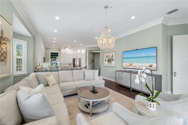 710 Bentwater CIR 204, Naples, FL 34108