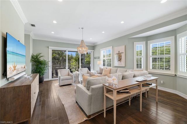 710 Bentwater CIR 204, Naples, FL 34108