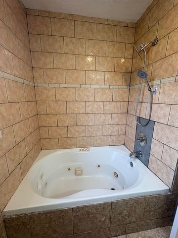 428 N Meridian Ave, Wichita, KS 67203