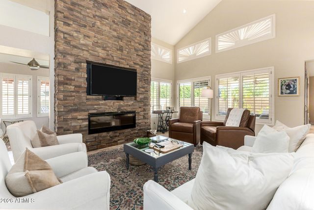 1942 E KRISTA Way, Tempe, AZ 85284