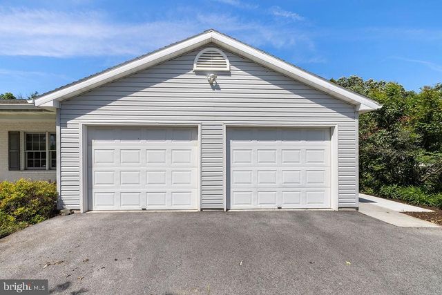315 FRIENDSHIP LN, Gettysburg, PA 17325