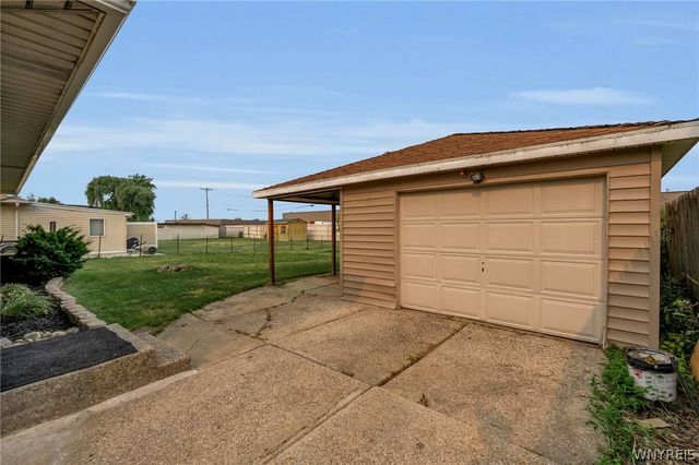 352 Two Mile Creek Road, Tonawanda, NY 14150