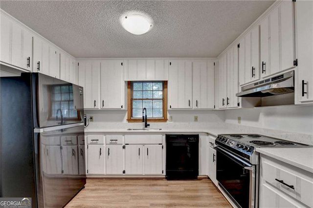 214 Valley Brook Drive, Woodstock, GA 30188
