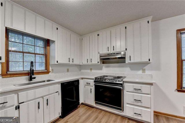 214 Valley Brook Drive, Woodstock, GA 30188