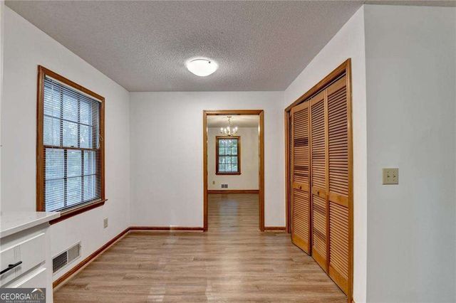 214 Valley Brook Drive, Woodstock, GA 30188