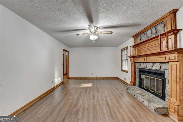 214 Valley Brook Drive, Woodstock, GA 30188