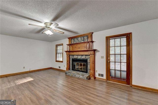 214 Valley Brook Drive, Woodstock, GA 30188