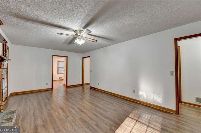 214 Valley Brook Drive, Woodstock, GA 30188