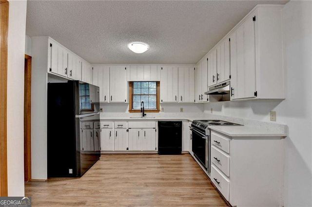 214 Valley Brook Drive, Woodstock, GA 30188