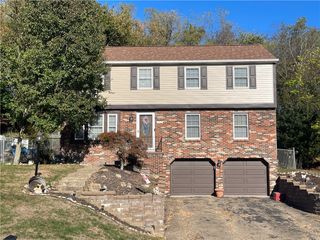 210 Lakeside, Robinson Twp, PA 15136