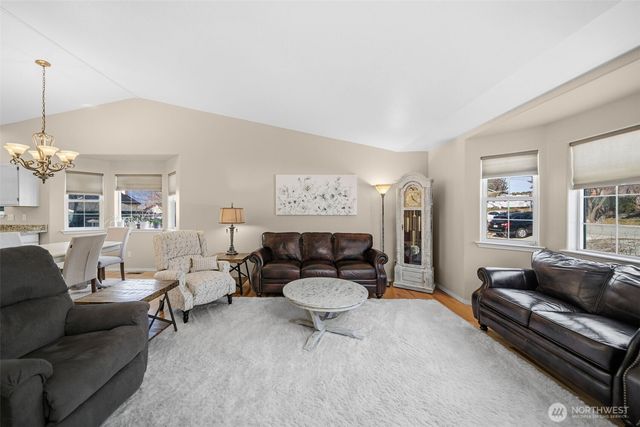 1816 NE 3rd Street, East Wenatchee, WA 98802