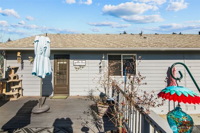 1816 NE 3rd Street, East Wenatchee, WA 98802
