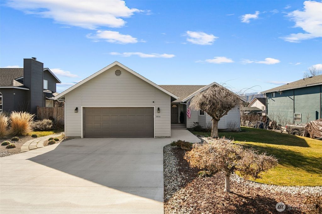 1816 NE 3rd Street, East Wenatchee, WA 98802