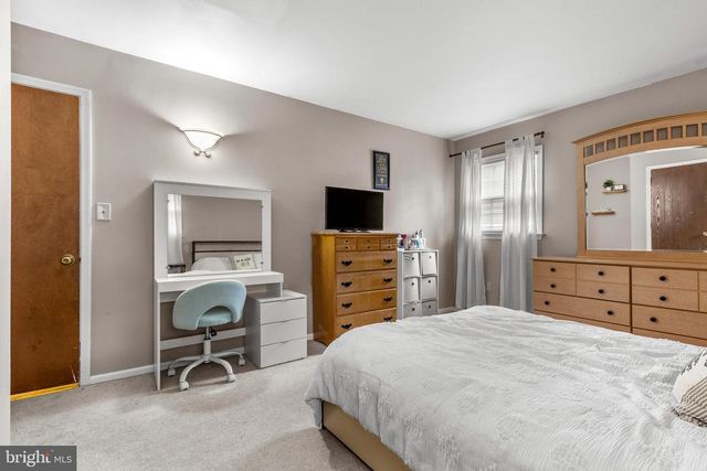 62 W WYOMISSING AVE, Mohnton, PA 19540