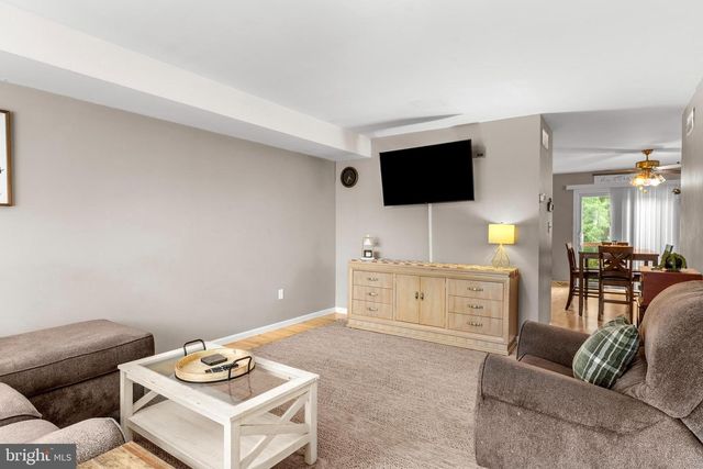 62 W WYOMISSING AVE, Mohnton, PA 19540