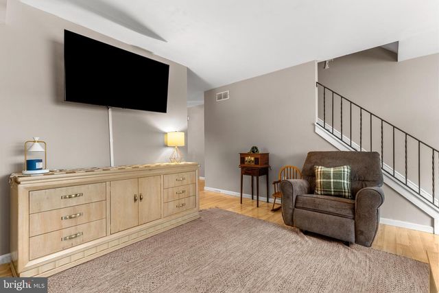 62 W WYOMISSING AVE, Mohnton, PA 19540