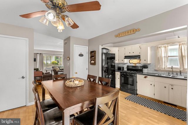 62 W WYOMISSING AVE, Mohnton, PA 19540