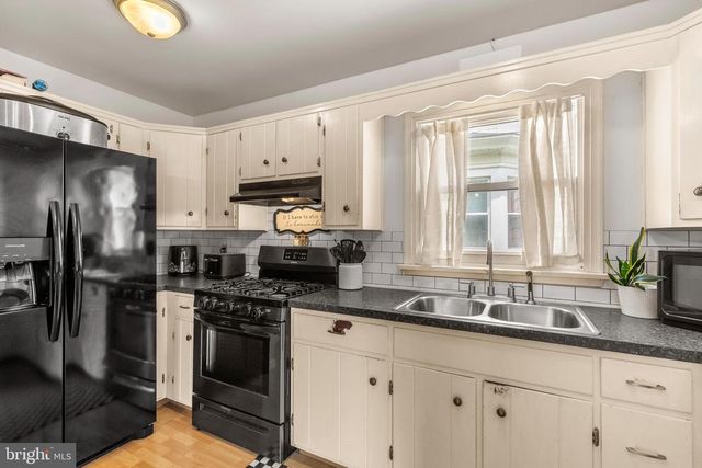 62 W WYOMISSING AVE, Mohnton, PA 19540