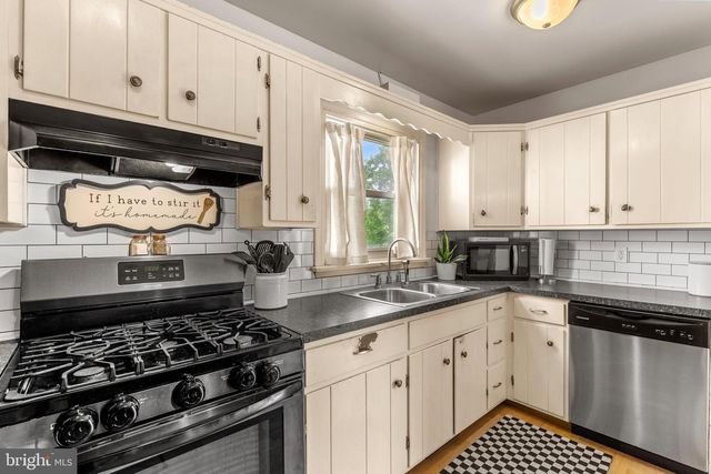 62 W WYOMISSING AVE, Mohnton, PA 19540