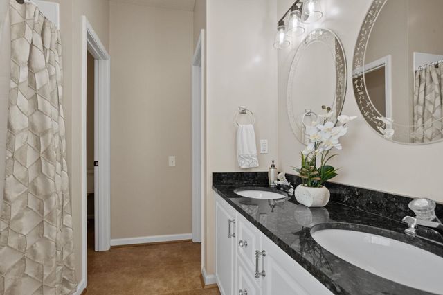 105 GOLDENRAIN Way, Simpsonville, SC 29680