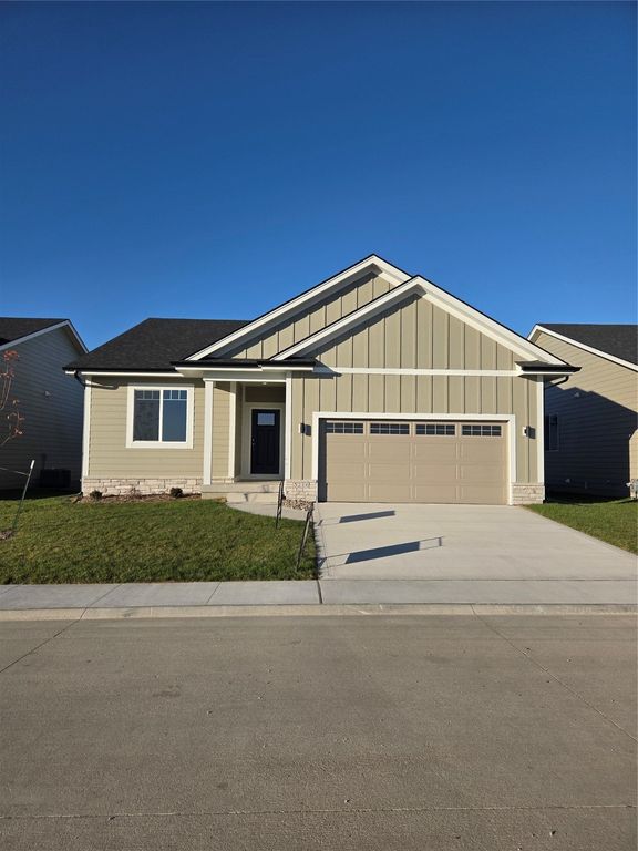 3216 NE Fawn Lane, Ankeny, IA 50021