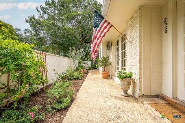 226 Oakwood Boulevard, New Braunfels, TX 78130