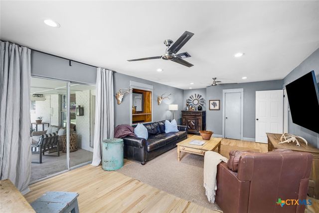 226 Oakwood Boulevard, New Braunfels, TX 78130