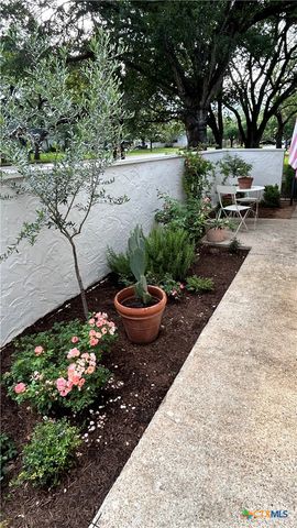 226 Oakwood Boulevard, New Braunfels, TX 78130