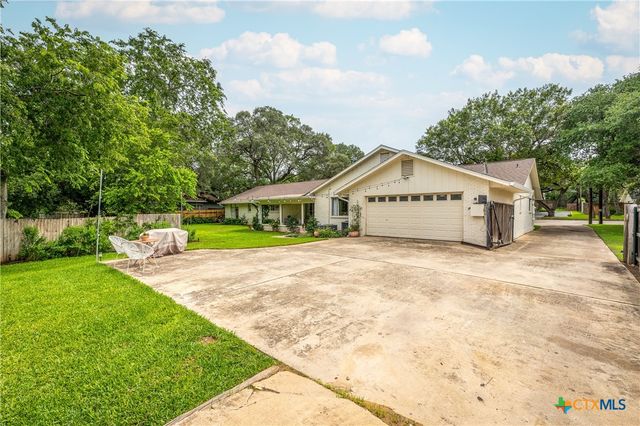 226 Oakwood Boulevard, New Braunfels, TX 78130