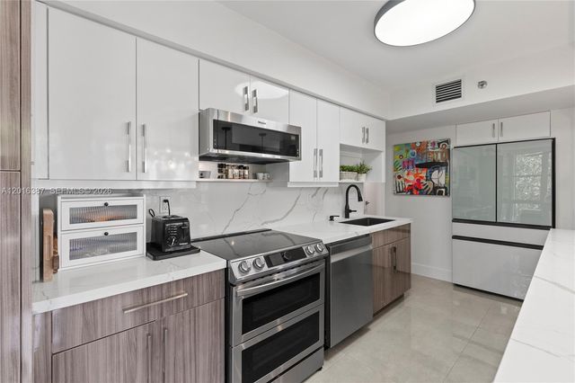 3600 Mystic Pointe Drive 306, Aventura, FL 33180